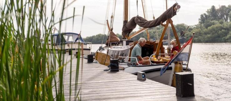 Stacaravan Op 5 Sterren Vakantiepark De Kuilart Friesland Aan Het Meer Met Zwembad 5P 237 Koudum Esterno foto
